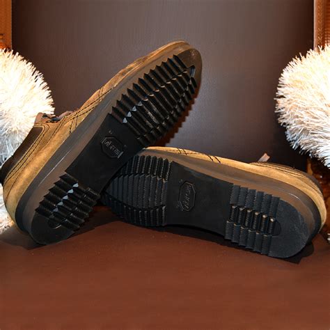 Sneaker Prada ricostruzione suola Vibram 